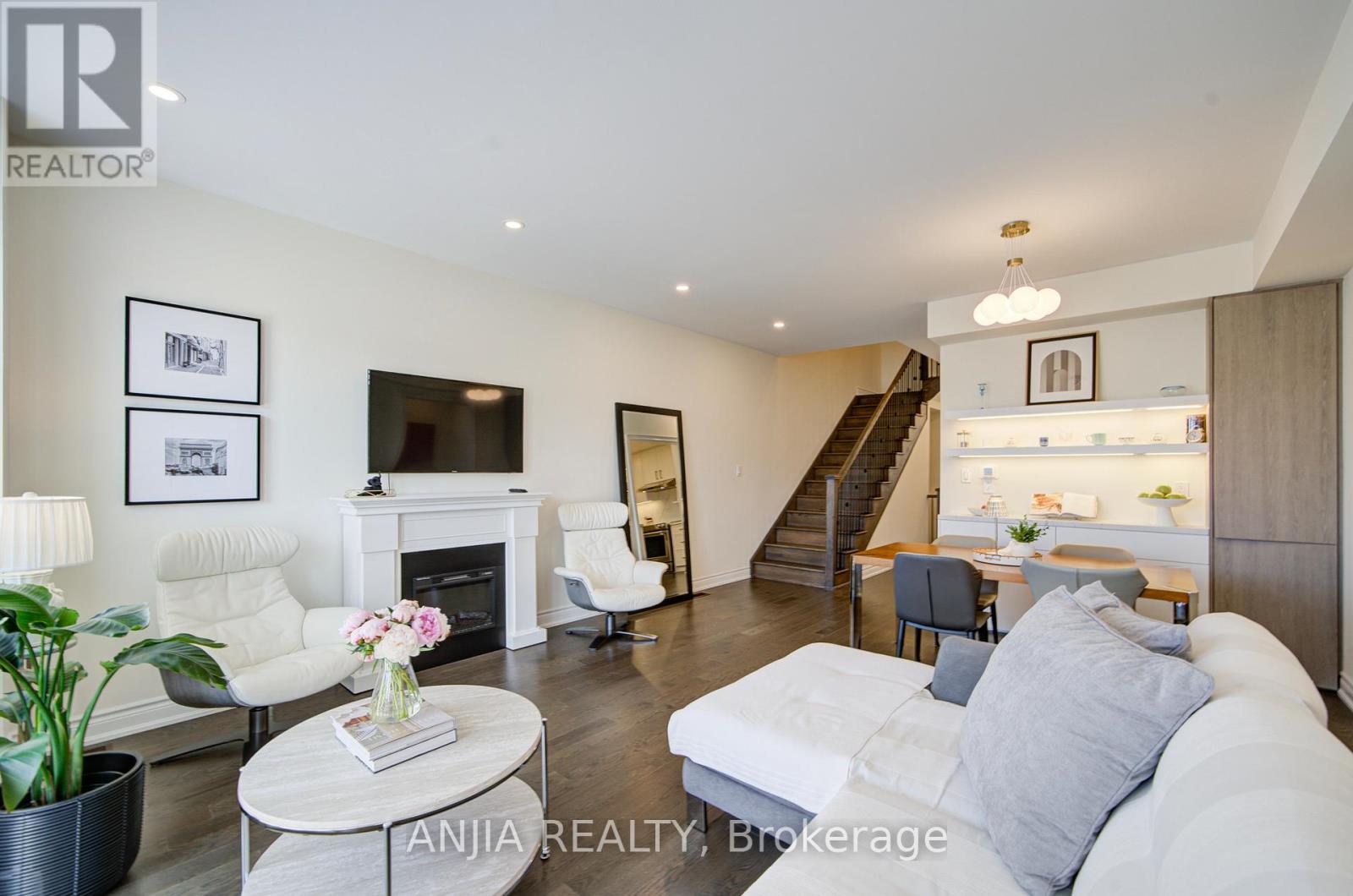 9 Mace Avenue, Richmond Hill, Ontario  L4E 1K8 - Photo 10 - N12974788