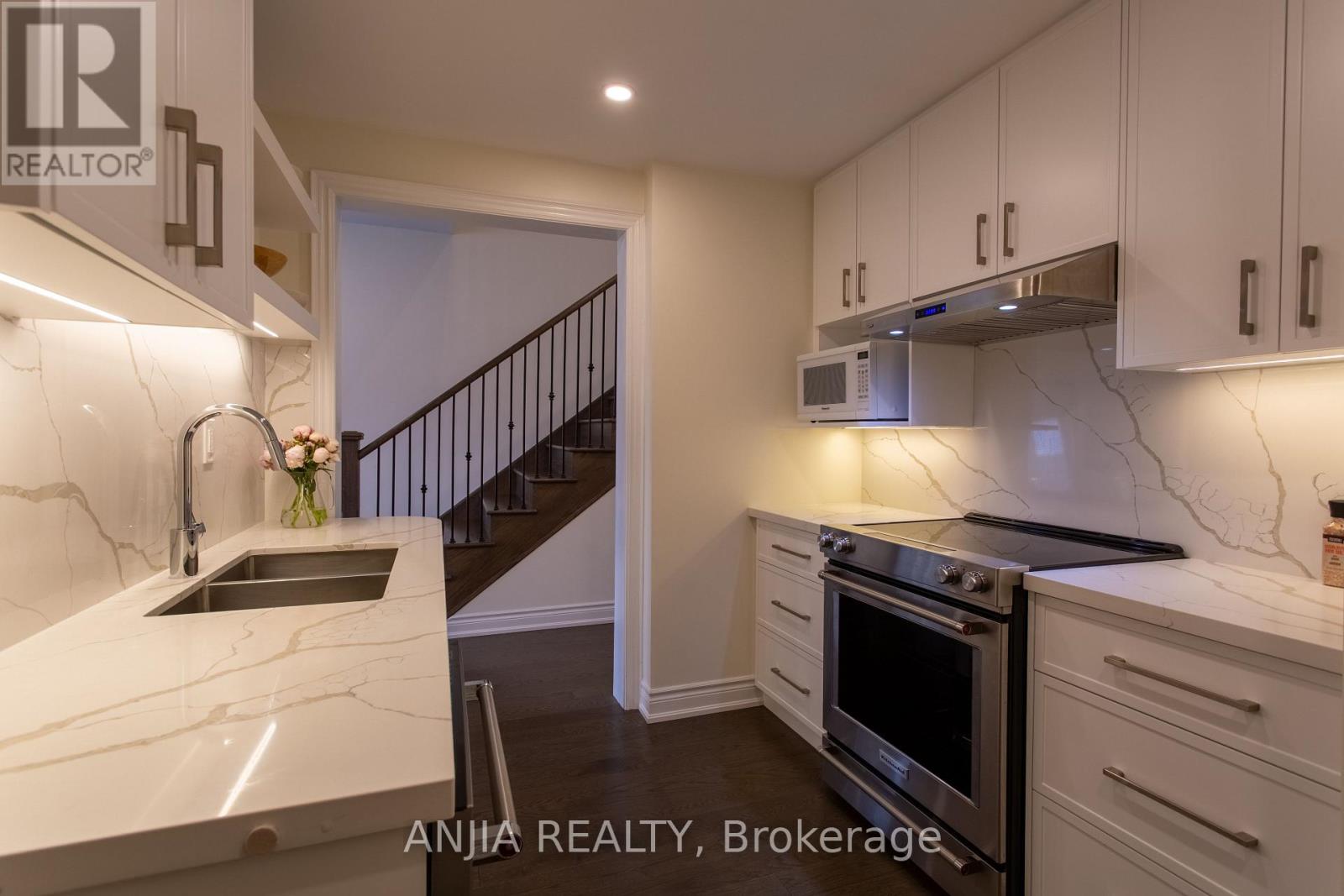 9 Mace Avenue, Richmond Hill, Ontario  L4E 1K8 - Photo 12 - N12974788