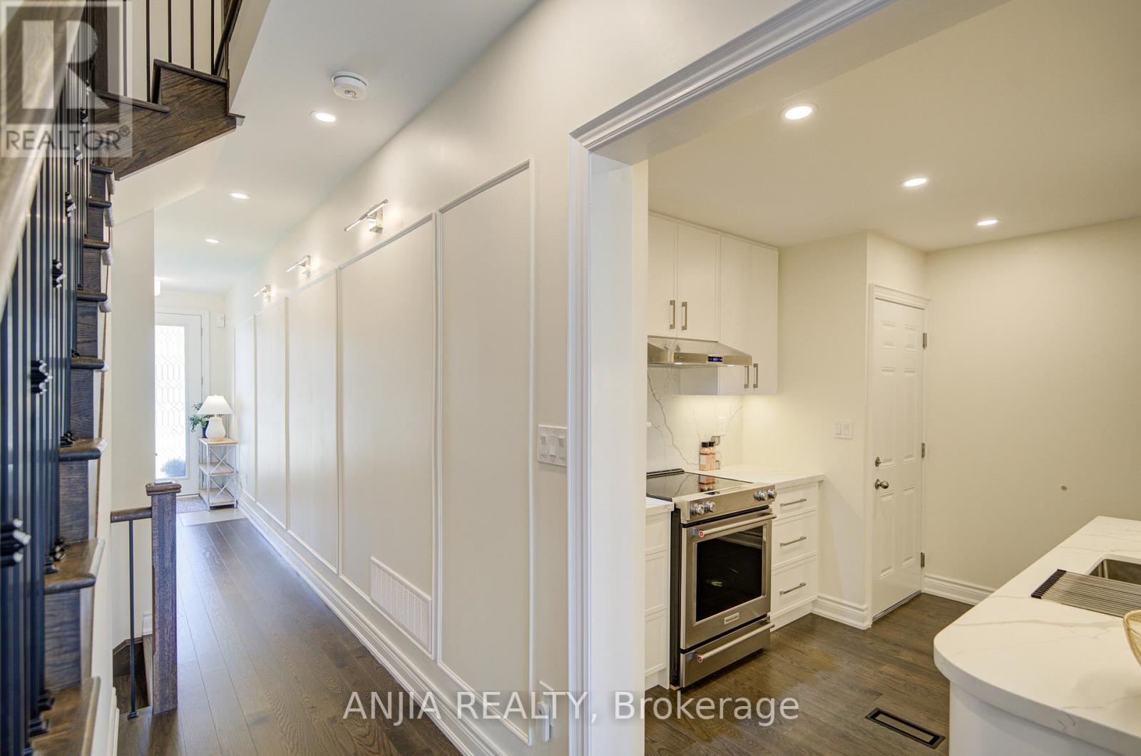 9 Mace Avenue, Richmond Hill, Ontario  L4E 1K8 - Photo 5 - N12974788