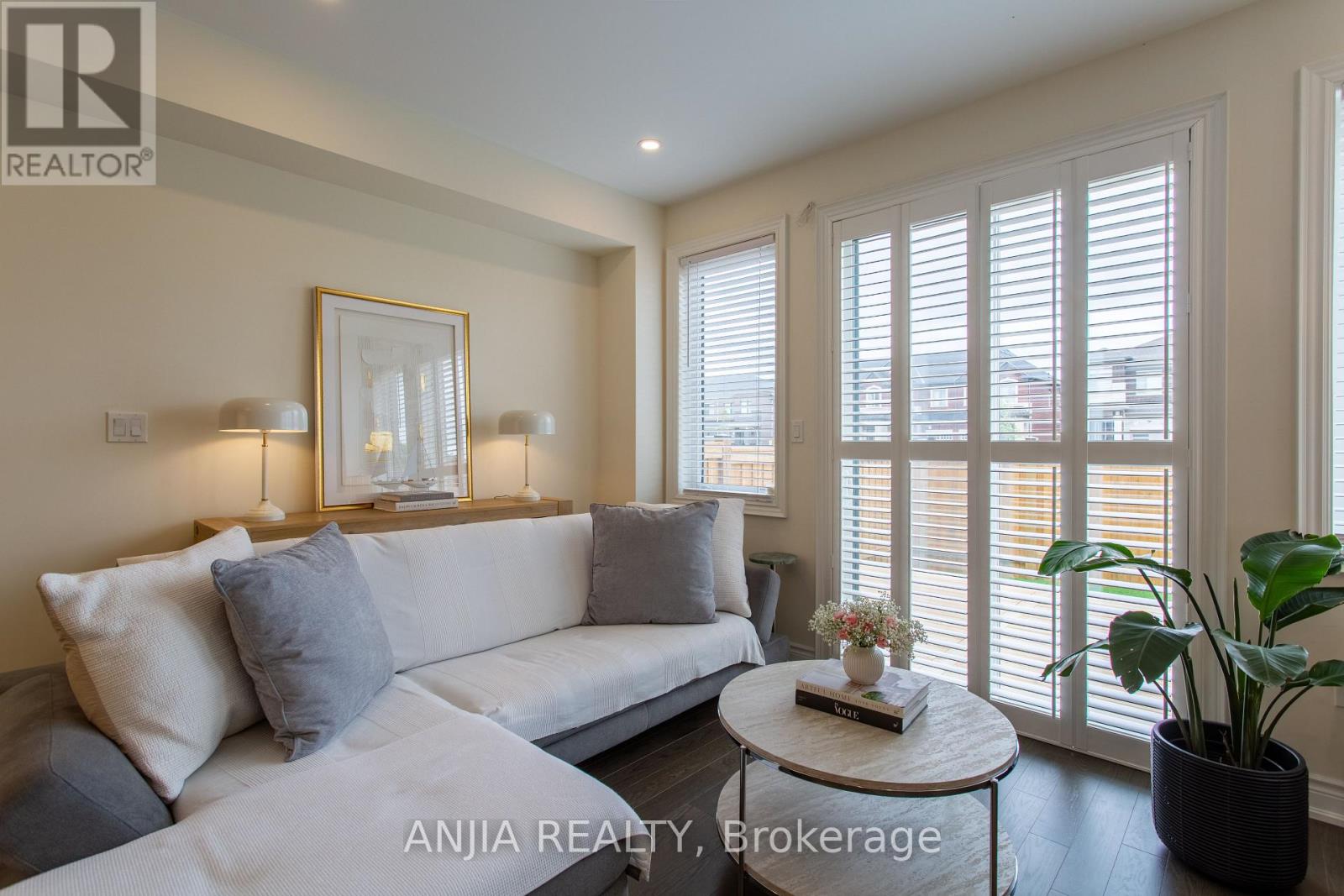 9 Mace Avenue, Richmond Hill, Ontario  L4E 1K8 - Photo 7 - N12974788