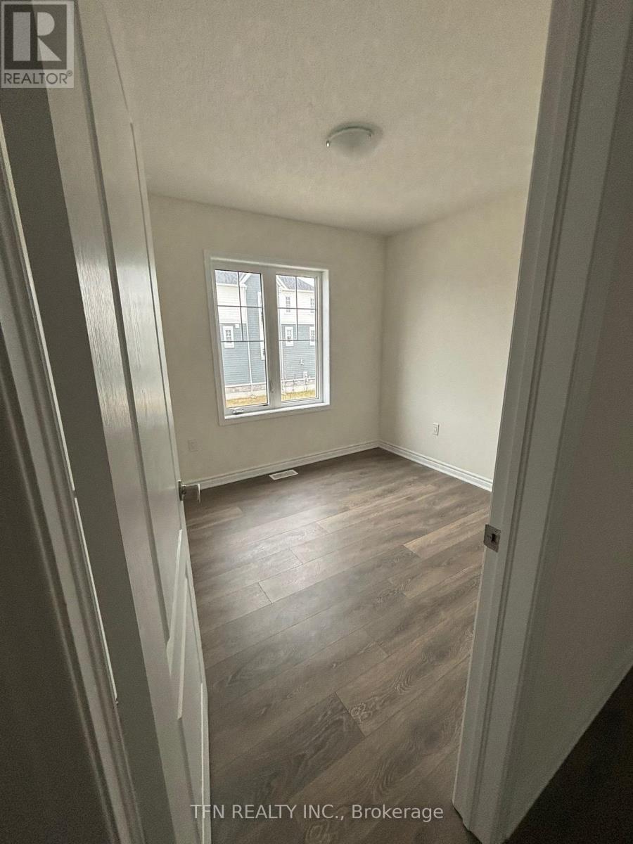 28 Abby Drive, Wasaga Beach, Ontario  L9Z 0K2 - Photo 12 - S12974660