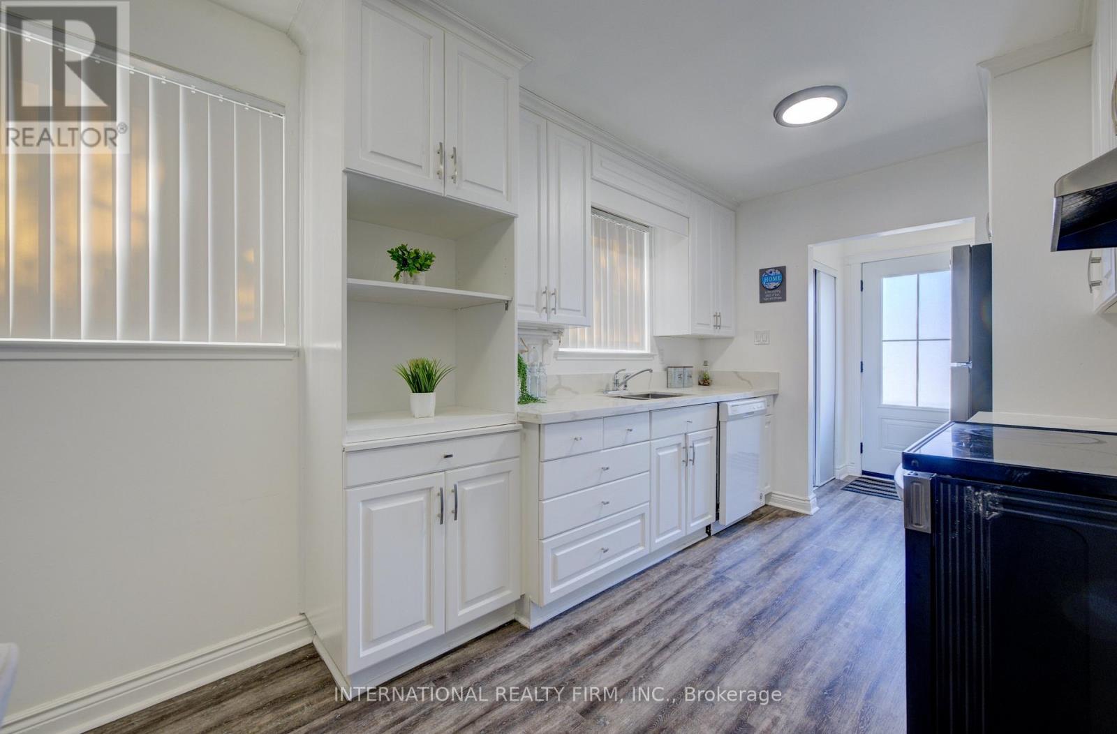 3446 Bannerhill Avenue, Mississauga, Ontario  L4X 1V1 - Photo 11 - W12974654