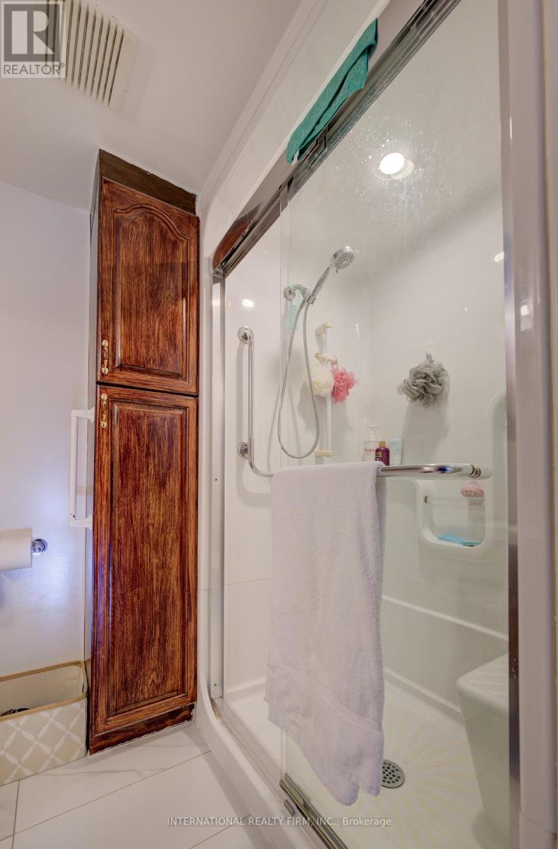 3446 Bannerhill Avenue, Mississauga, Ontario  L4X 1V1 - Photo 34 - W12974654