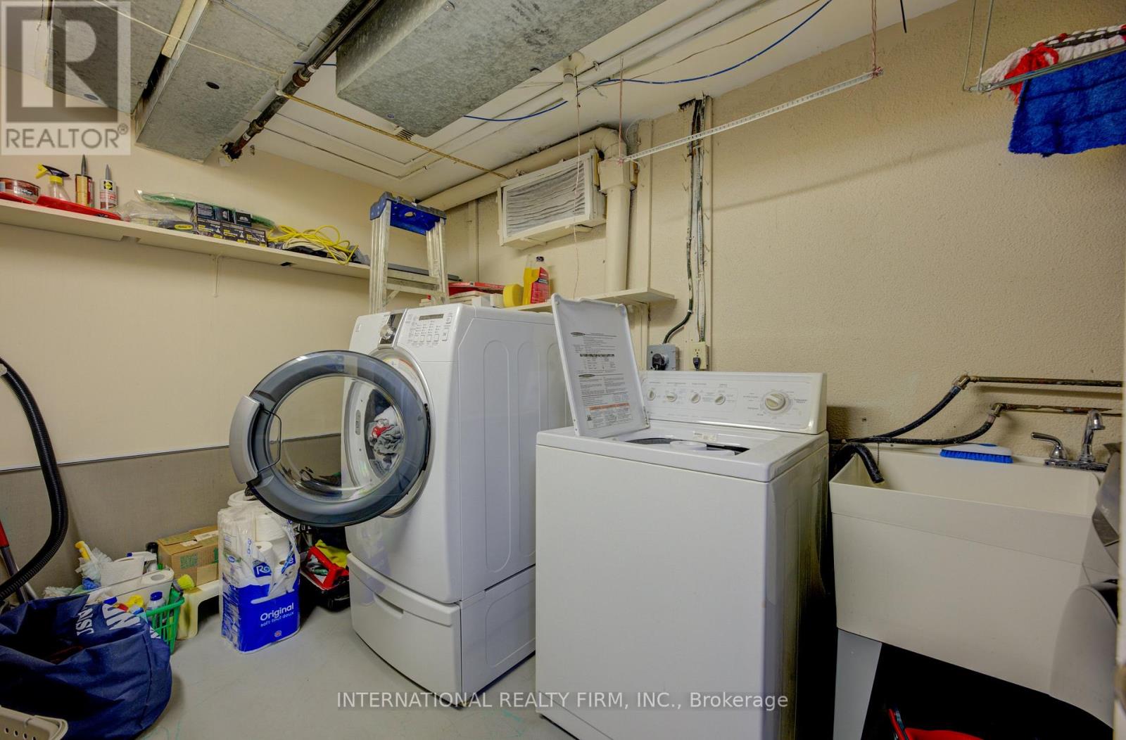 3446 Bannerhill Avenue, Mississauga, Ontario  L4X 1V1 - Photo 38 - W12974654