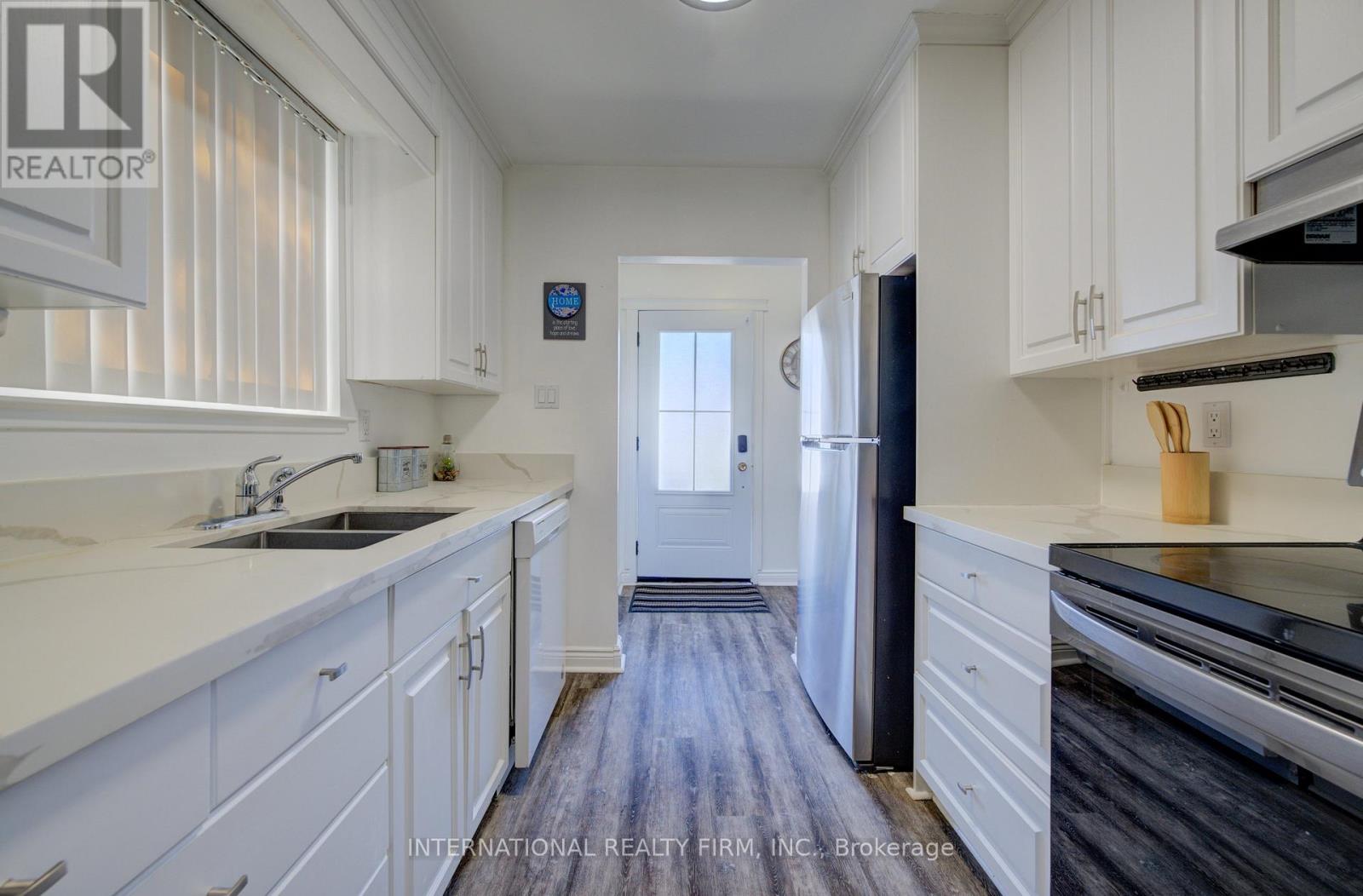 3446 Bannerhill Avenue, Mississauga, Ontario  L4X 1V1 - Photo 5 - W12974654