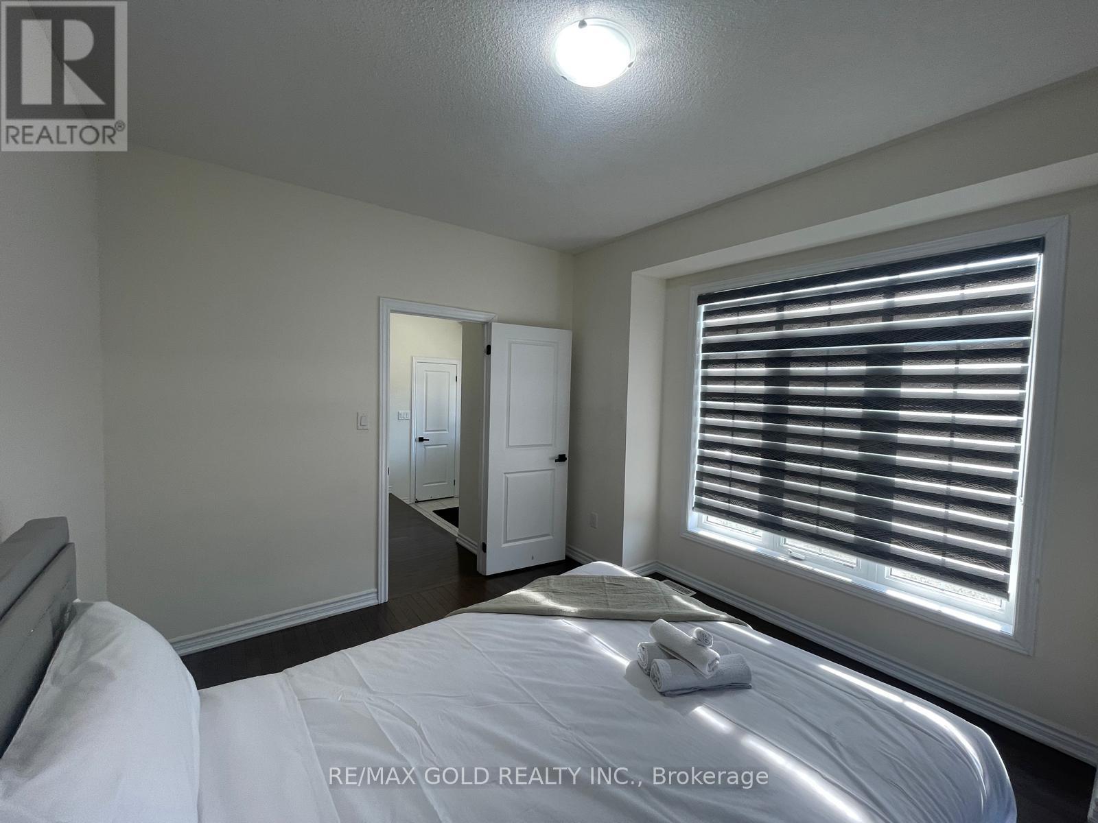 537 Veterans Drive, Brampton, Ontario  L7A 0C4 - Photo 16 - W12974662