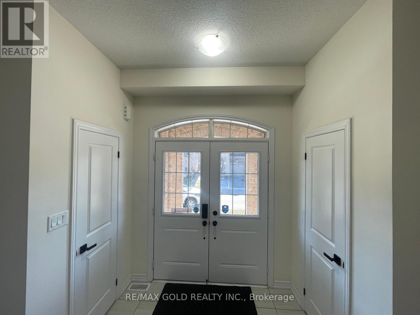 537 Veterans Drive, Brampton, Ontario  L7A 0C4 - Photo 18 - W12974662