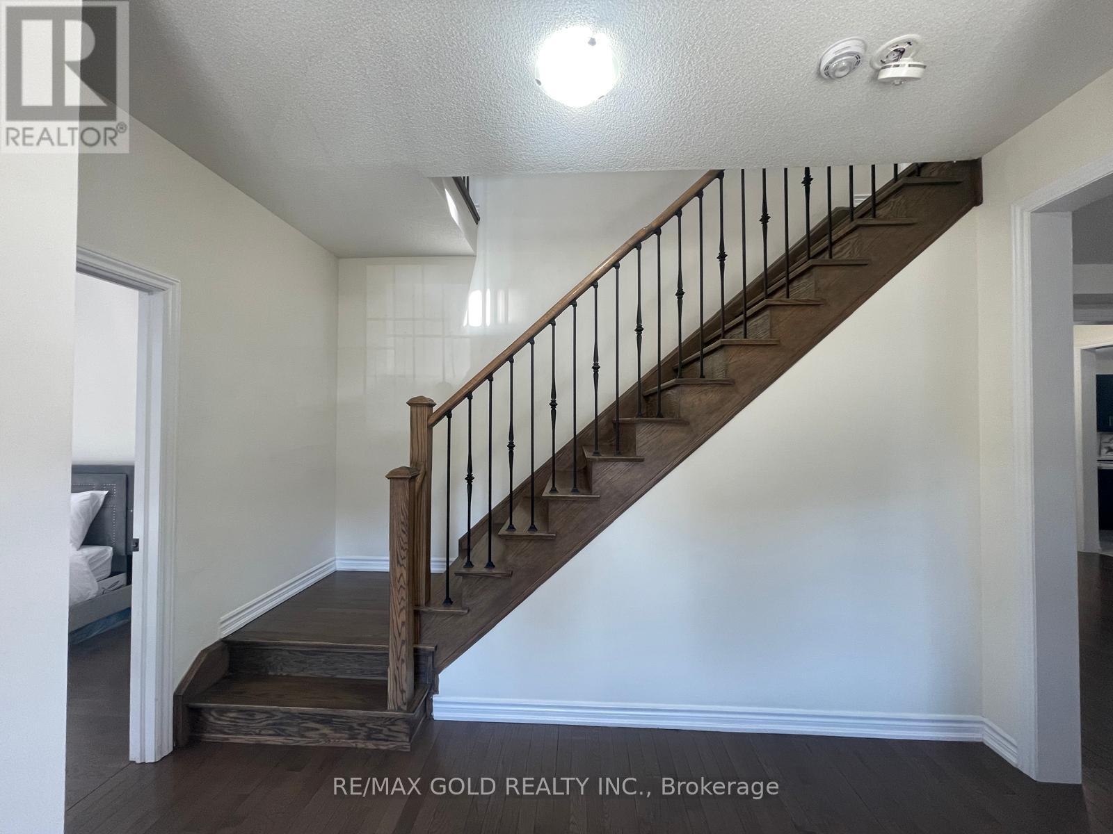 537 Veterans Drive, Brampton, Ontario  L7A 0C4 - Photo 20 - W12974662