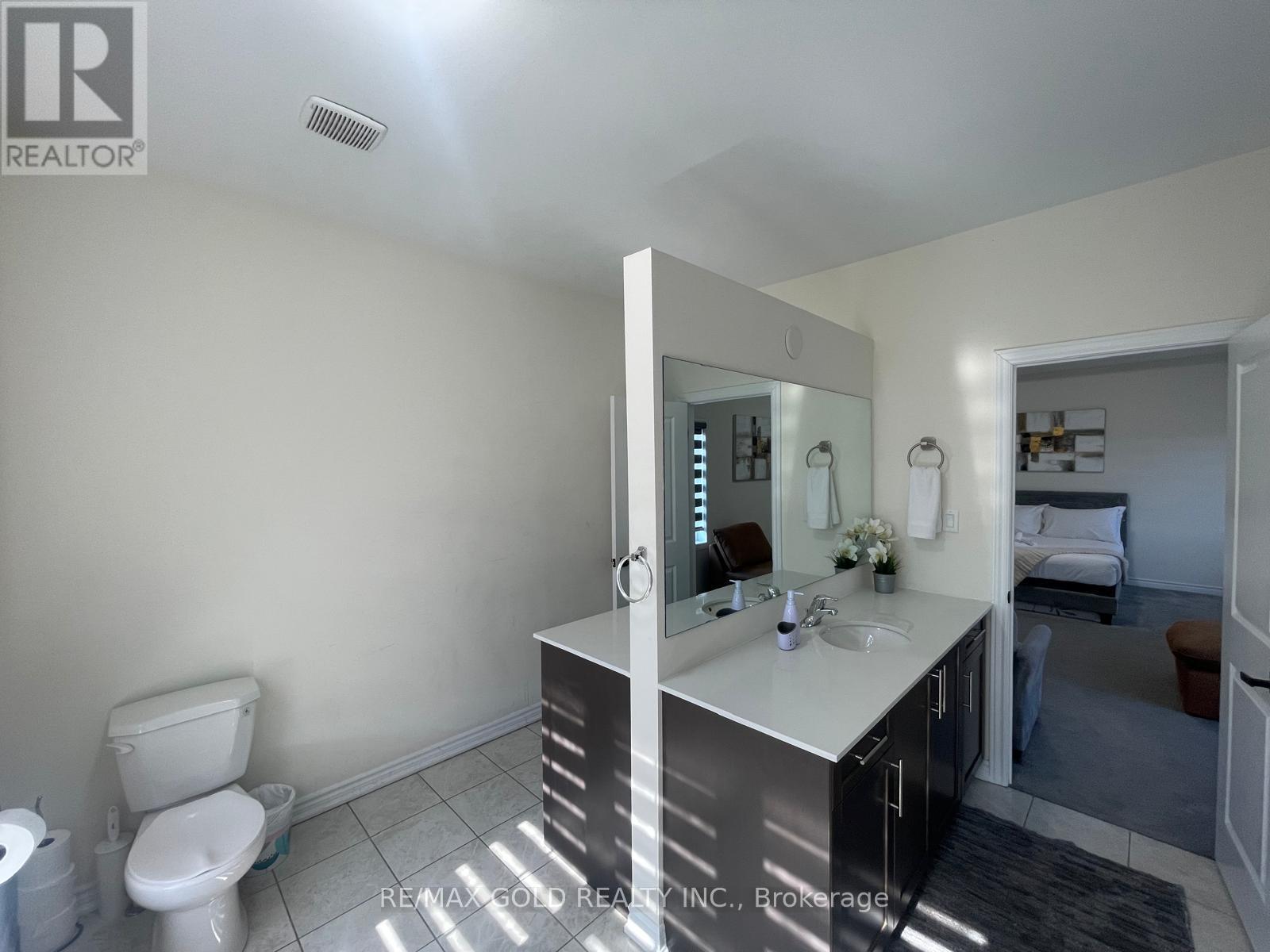 537 Veterans Drive, Brampton, Ontario  L7A 0C4 - Photo 27 - W12974662