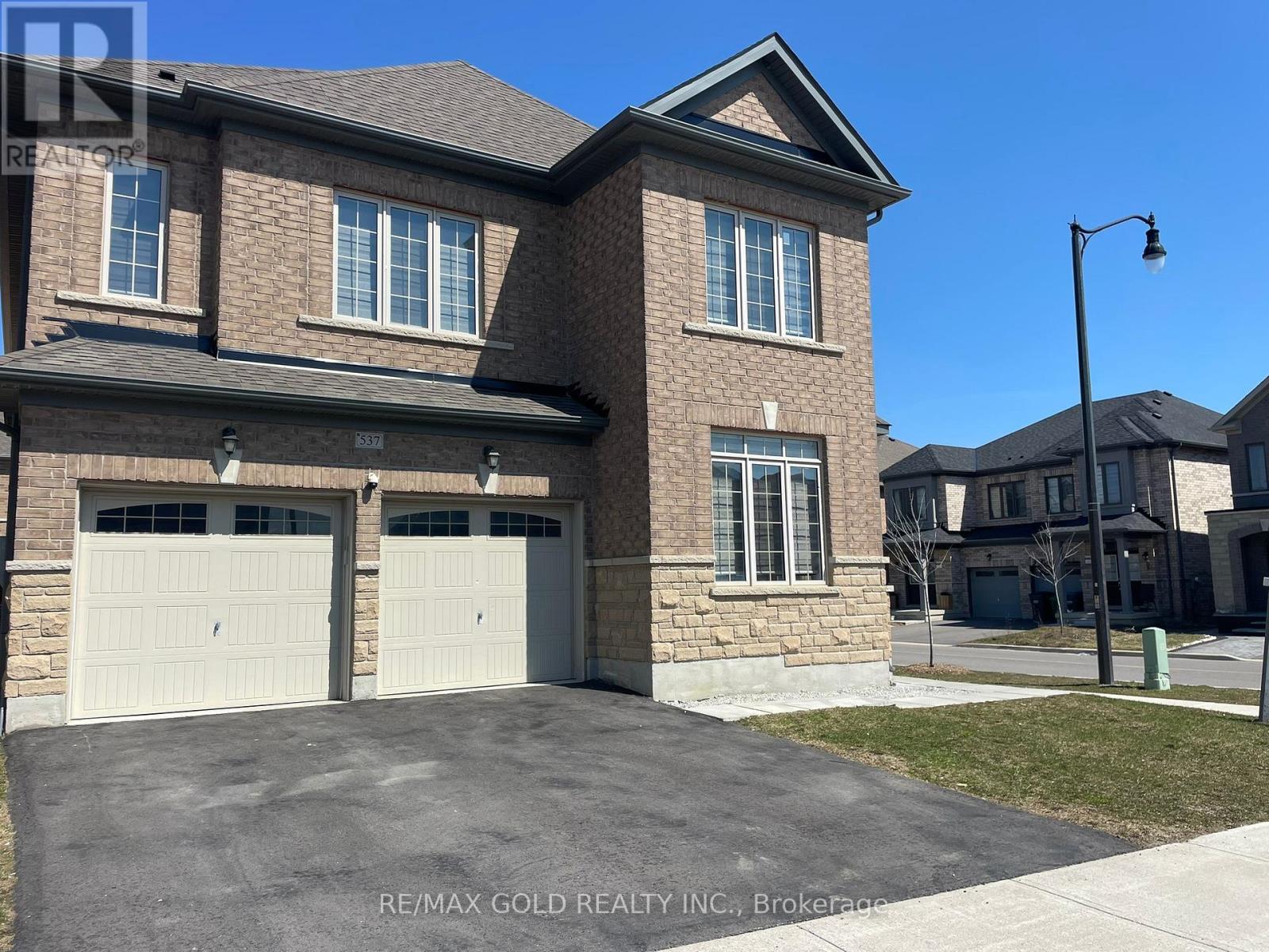 537 Veterans Drive, Brampton, Ontario  L7A 0C4 - Photo 3 - W12974662