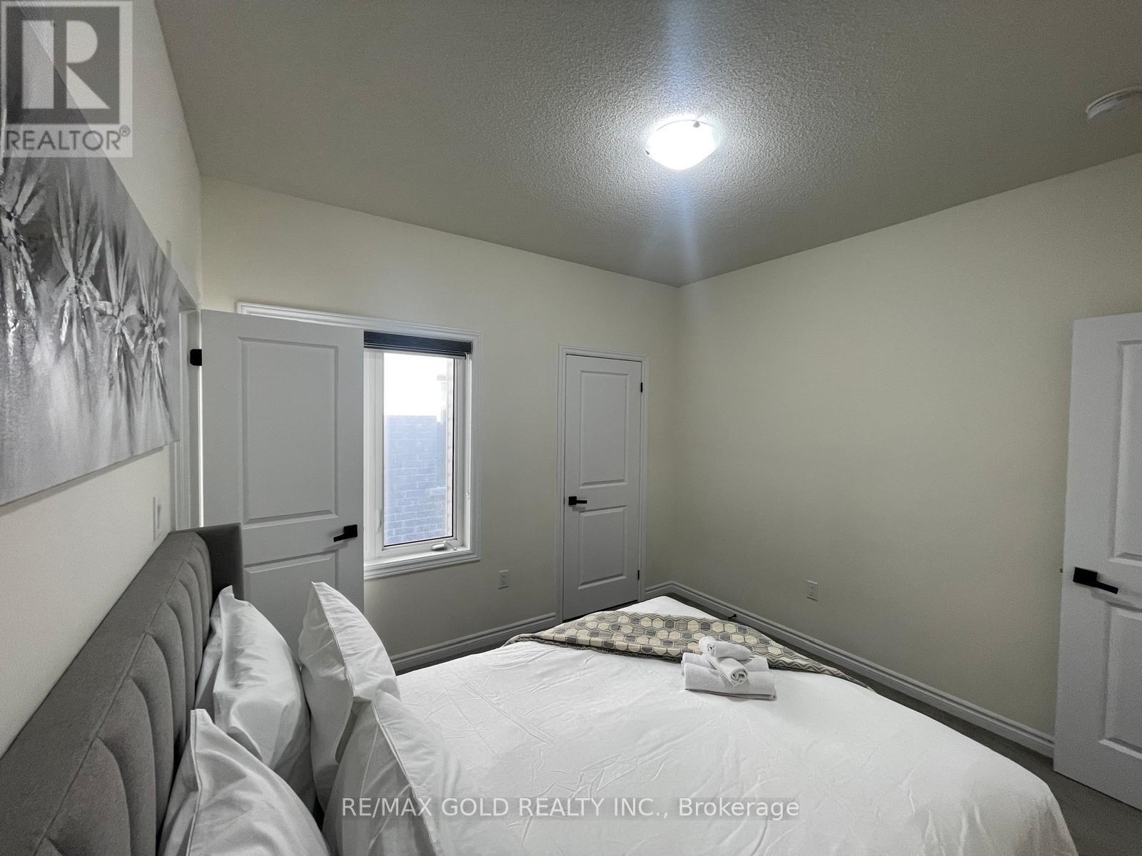 537 Veterans Drive, Brampton, Ontario  L7A 0C4 - Photo 35 - W12974662