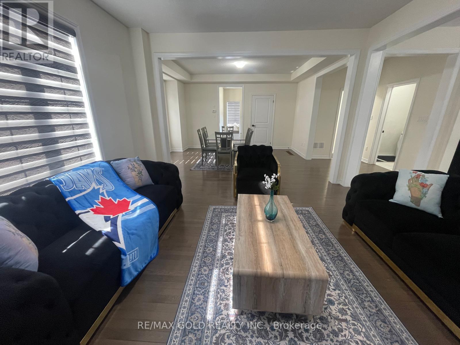 537 Veterans Drive, Brampton, Ontario  L7A 0C4 - Photo 4 - W12974662