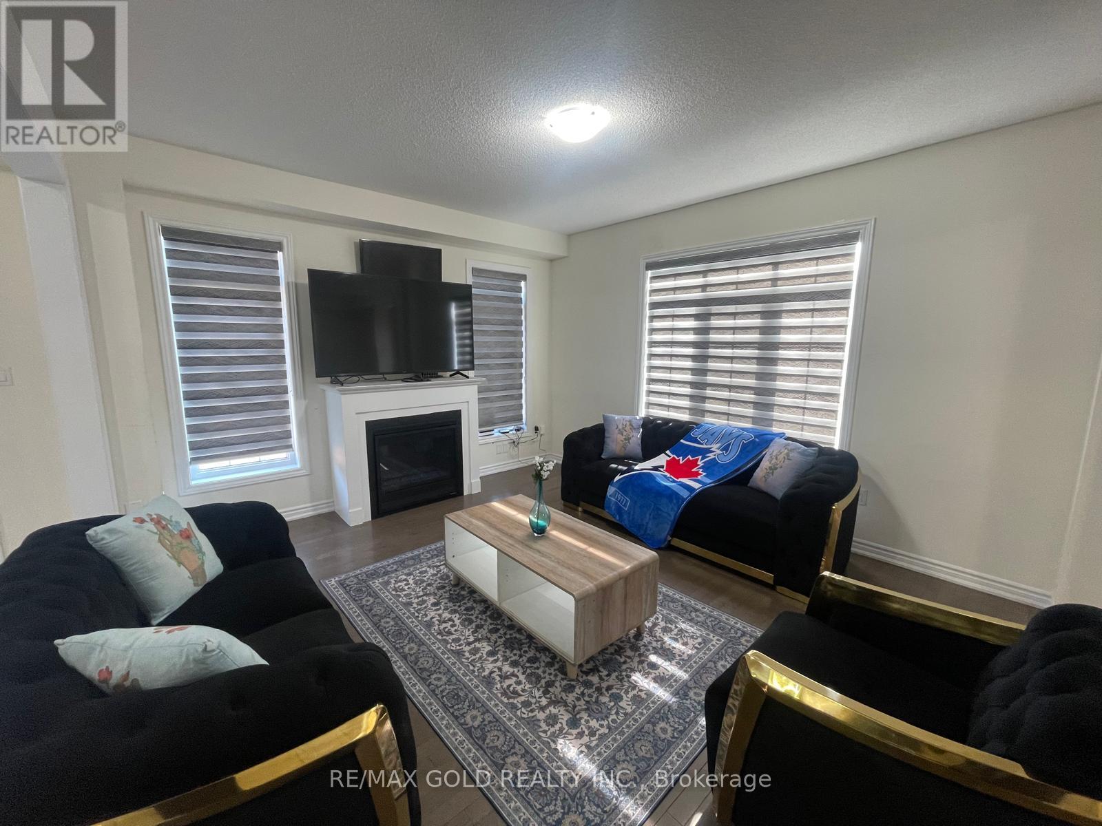 537 Veterans Drive, Brampton, Ontario  L7A 0C4 - Photo 5 - W12974662