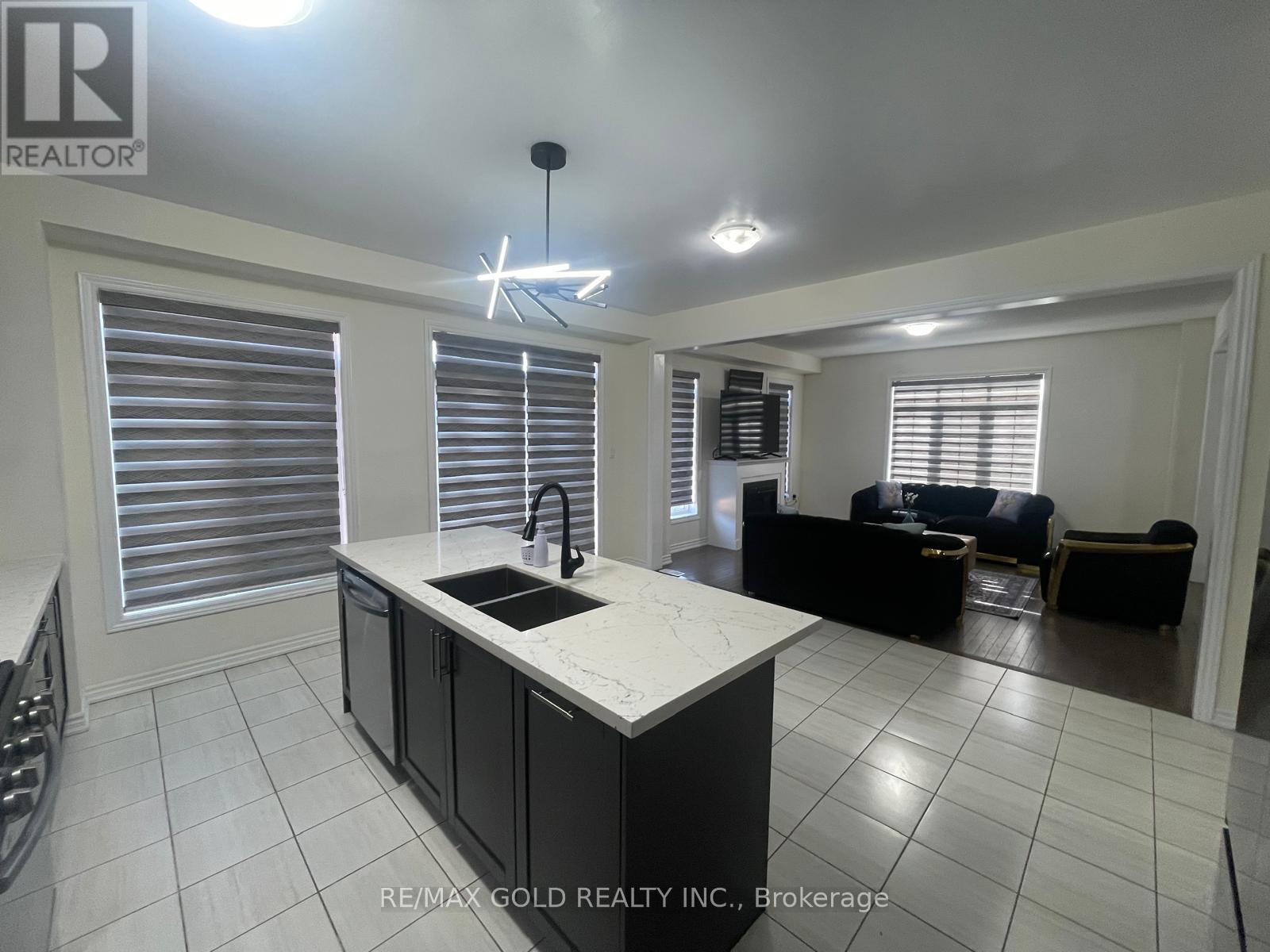 537 Veterans Drive, Brampton, Ontario  L7A 0C4 - Photo 9 - W12974662