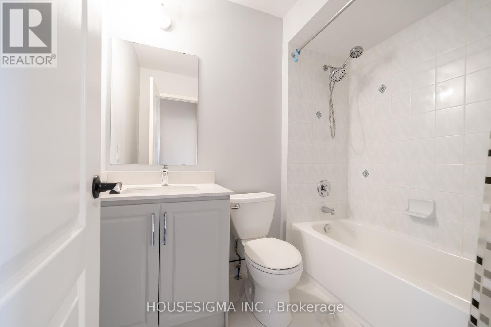 6 Flower Trail, Brampton, Ontario  L6P 1P3 - Photo 16 - W12974670