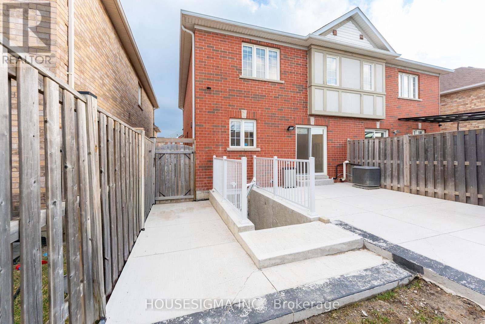 6 Flower Trail, Brampton, Ontario  L6P 1P3 - Photo 27 - W12974670