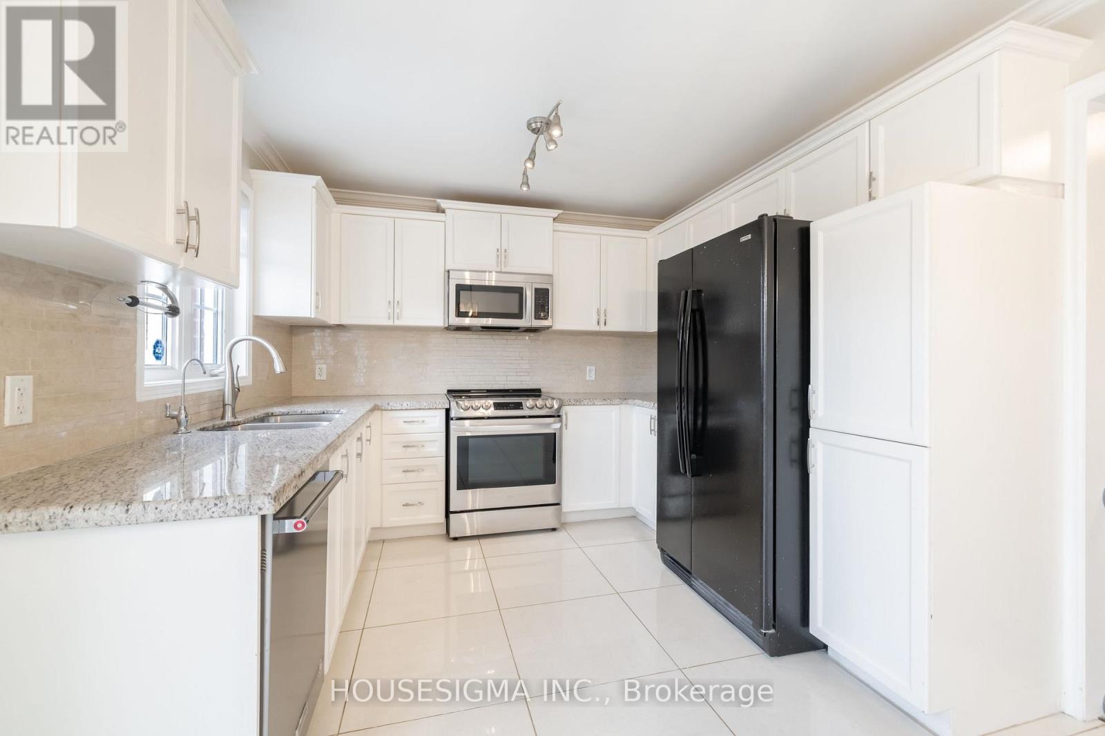 6 Flower Trail, Brampton, Ontario  L6P 1P3 - Photo 4 - W12974670