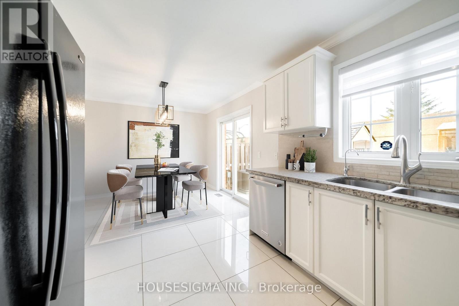 6 Flower Trail, Brampton, Ontario  L6P 1P3 - Photo 5 - W12974670