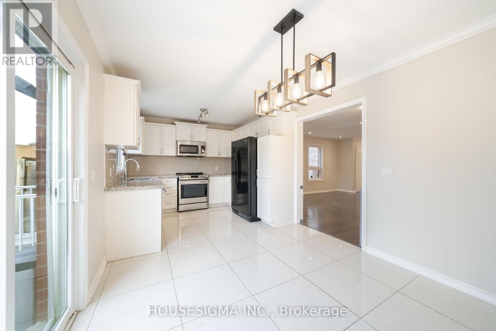 6 Flower Trail, Brampton, Ontario  L6P 1P3 - Photo 6 - W12974670