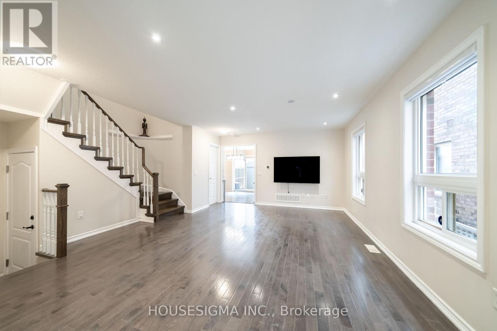 6 Flower Trail, Brampton, Ontario  L6P 1P3 - Photo 8 - W12974670