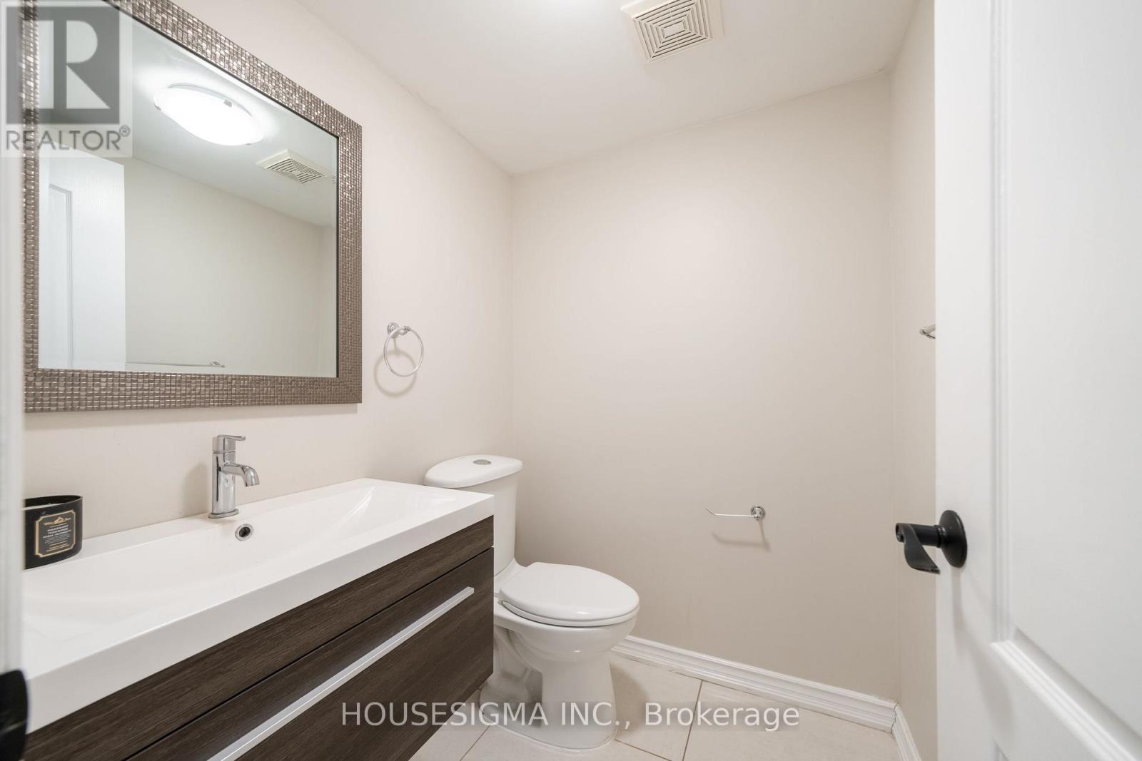 6 Flower Trail, Brampton, Ontario  L6P 1P3 - Photo 9 - W12974670