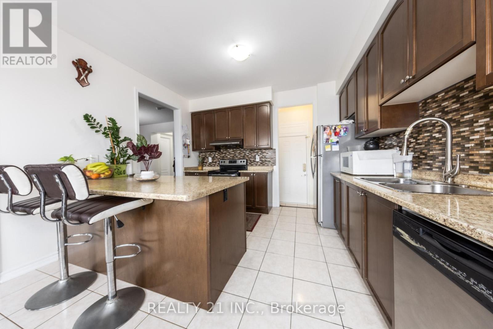 54 Tysonville Circle, Brampton, Ontario  L7A 4B1 - Photo 11 - W12974720