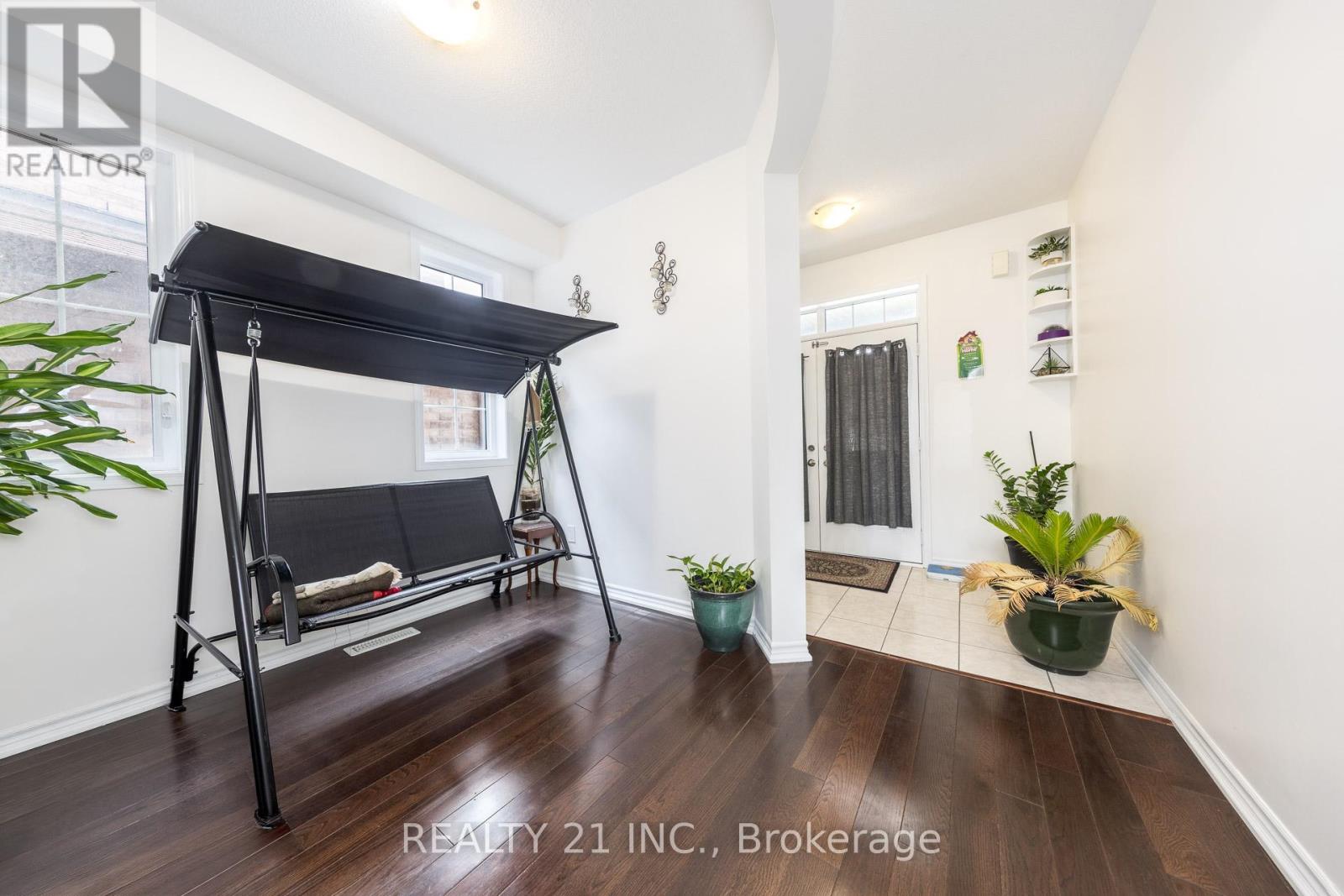 54 Tysonville Circle, Brampton, Ontario  L7A 4B1 - Photo 3 - W12974720