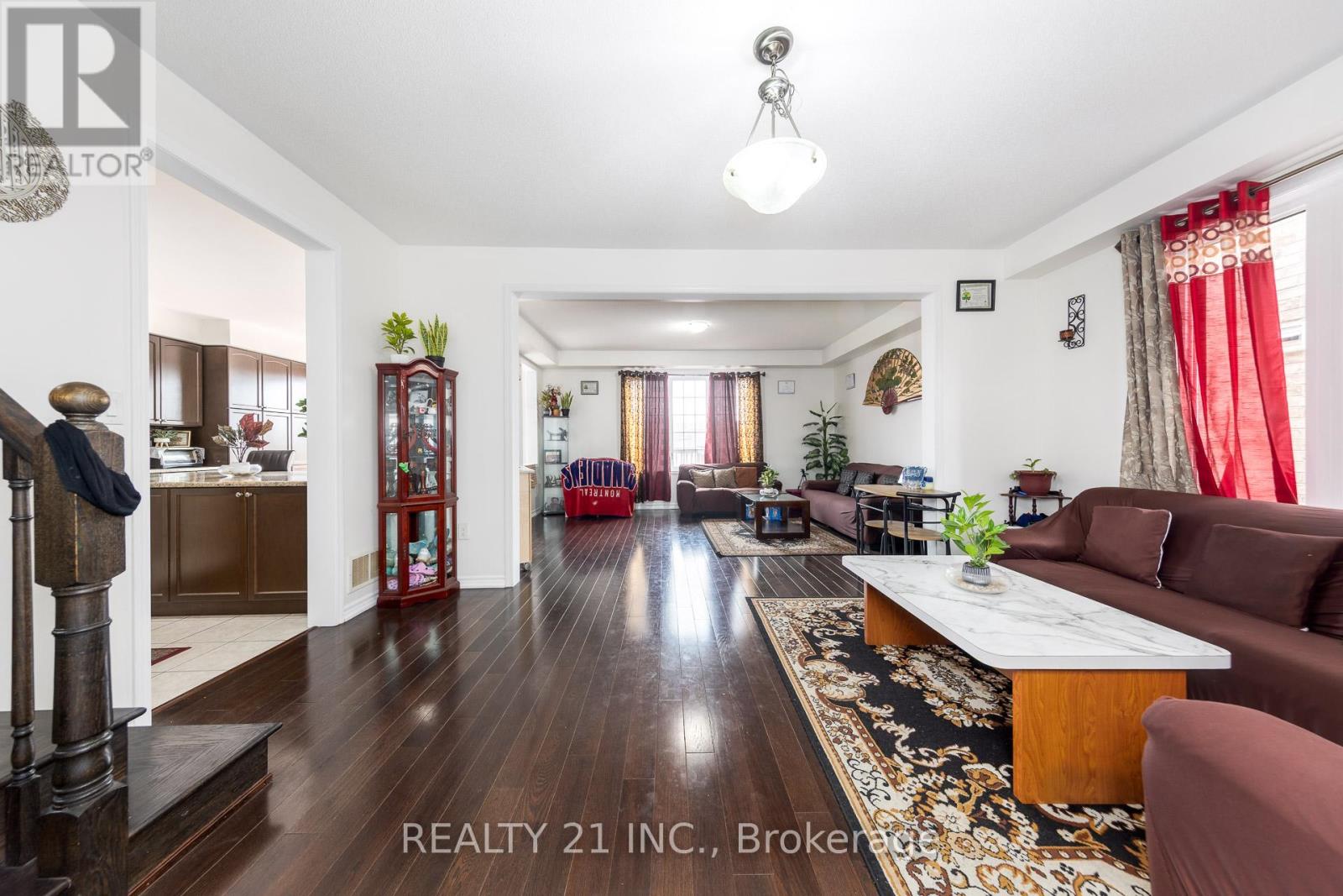 54 Tysonville Circle, Brampton, Ontario  L7A 4B1 - Photo 4 - W12974720