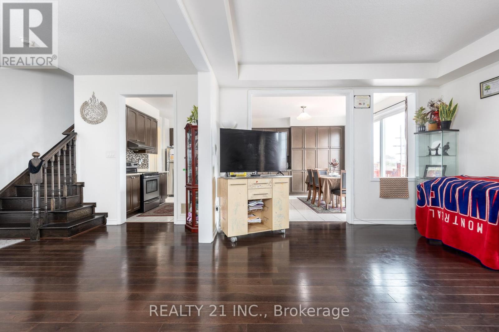 54 Tysonville Circle, Brampton, Ontario  L7A 4B1 - Photo 7 - W12974720