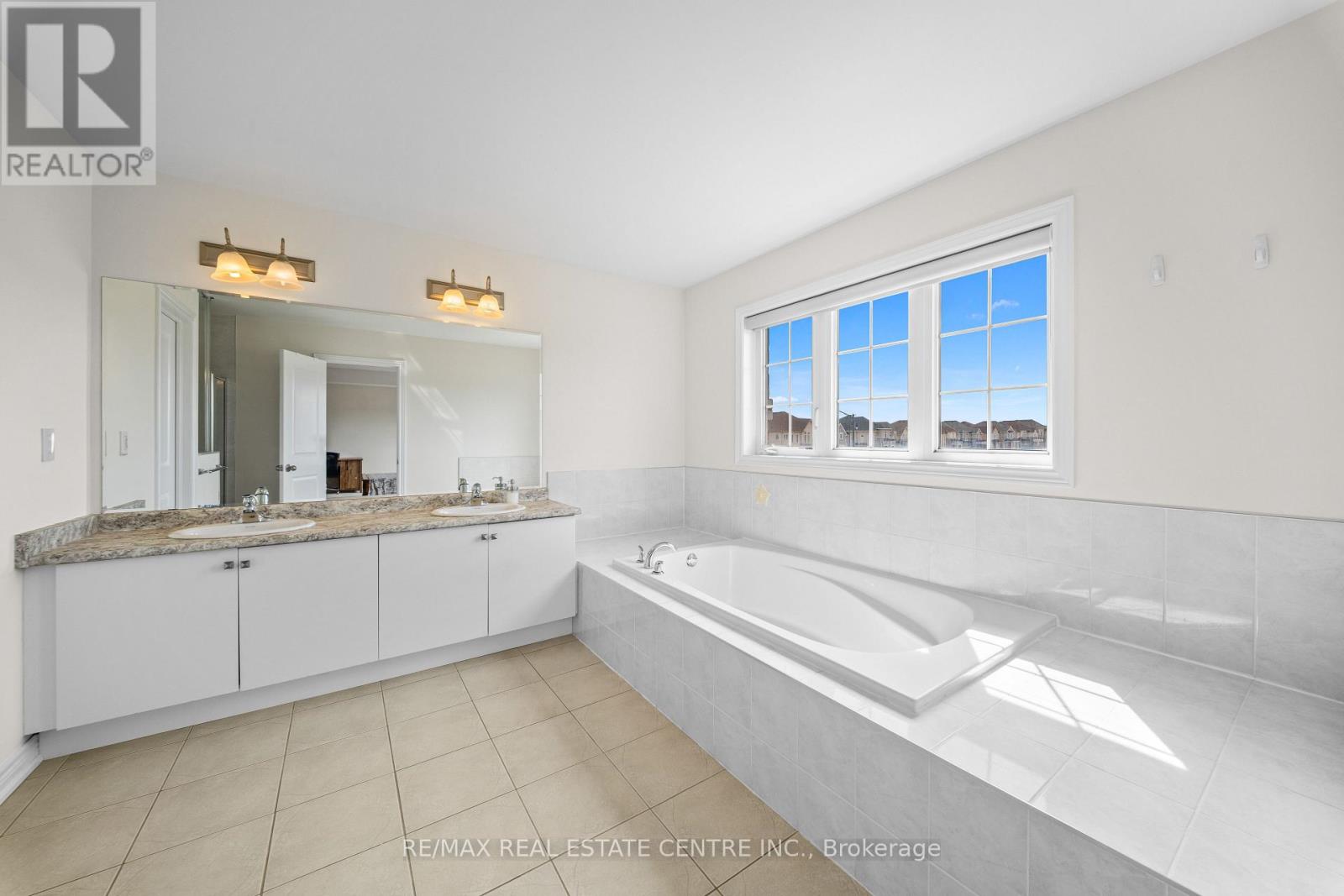 4 Monument Trail, Brampton, Ontario  L7A 4M8 - Photo 22 - W12974722