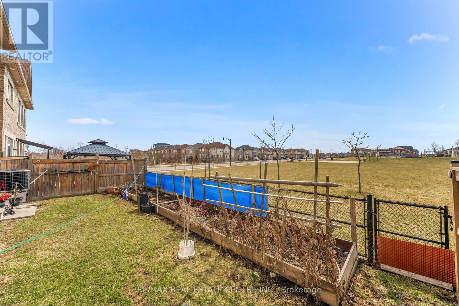 4 Monument Trail, Brampton, Ontario  L7A 4M8 - Photo 36 - W12974722