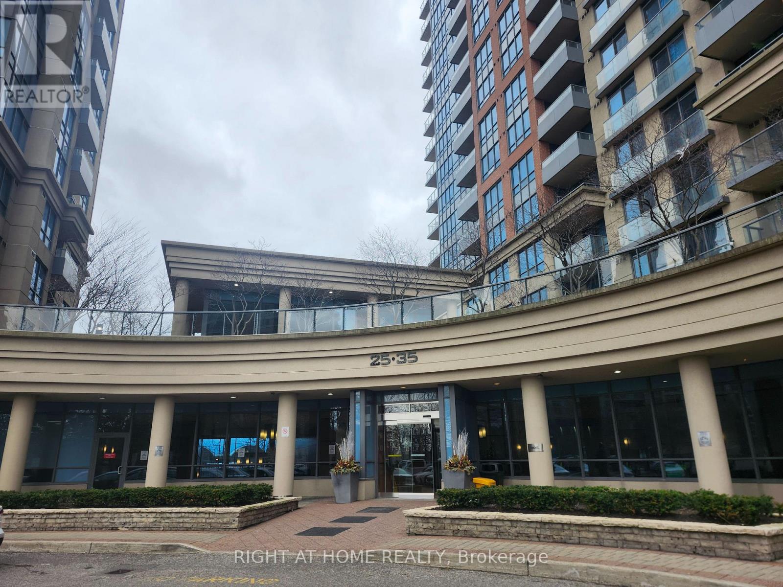 357 - 25 Viking Lane, Toronto, Ontario  M9B 0A1 - Photo 2 - W12974738