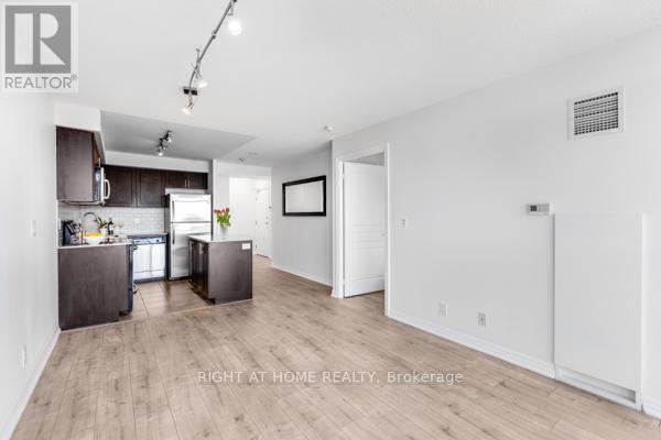 1405 - 1940 Ironstone Drive, Burlington, Ontario  L7L 0E4 - Photo 10 - W12974742