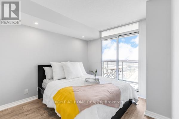 1405 - 1940 Ironstone Drive, Burlington, Ontario  L7L 0E4 - Photo 17 - W12974742