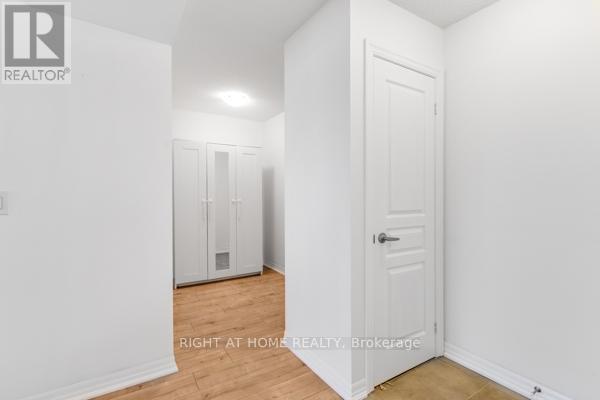 1405 - 1940 Ironstone Drive, Burlington, Ontario  L7L 0E4 - Photo 21 - W12974742