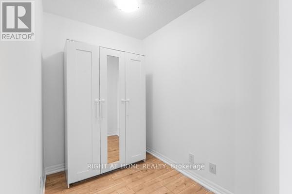 1405 - 1940 Ironstone Drive, Burlington, Ontario  L7L 0E4 - Photo 22 - W12974742