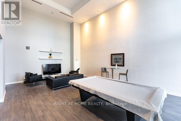 1405 - 1940 Ironstone Drive, Burlington, Ontario  L7L 0E4 - Photo 33 - W12974742