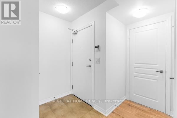 1405 - 1940 Ironstone Drive, Burlington, Ontario  L7L 0E4 - Photo 6 - W12974742