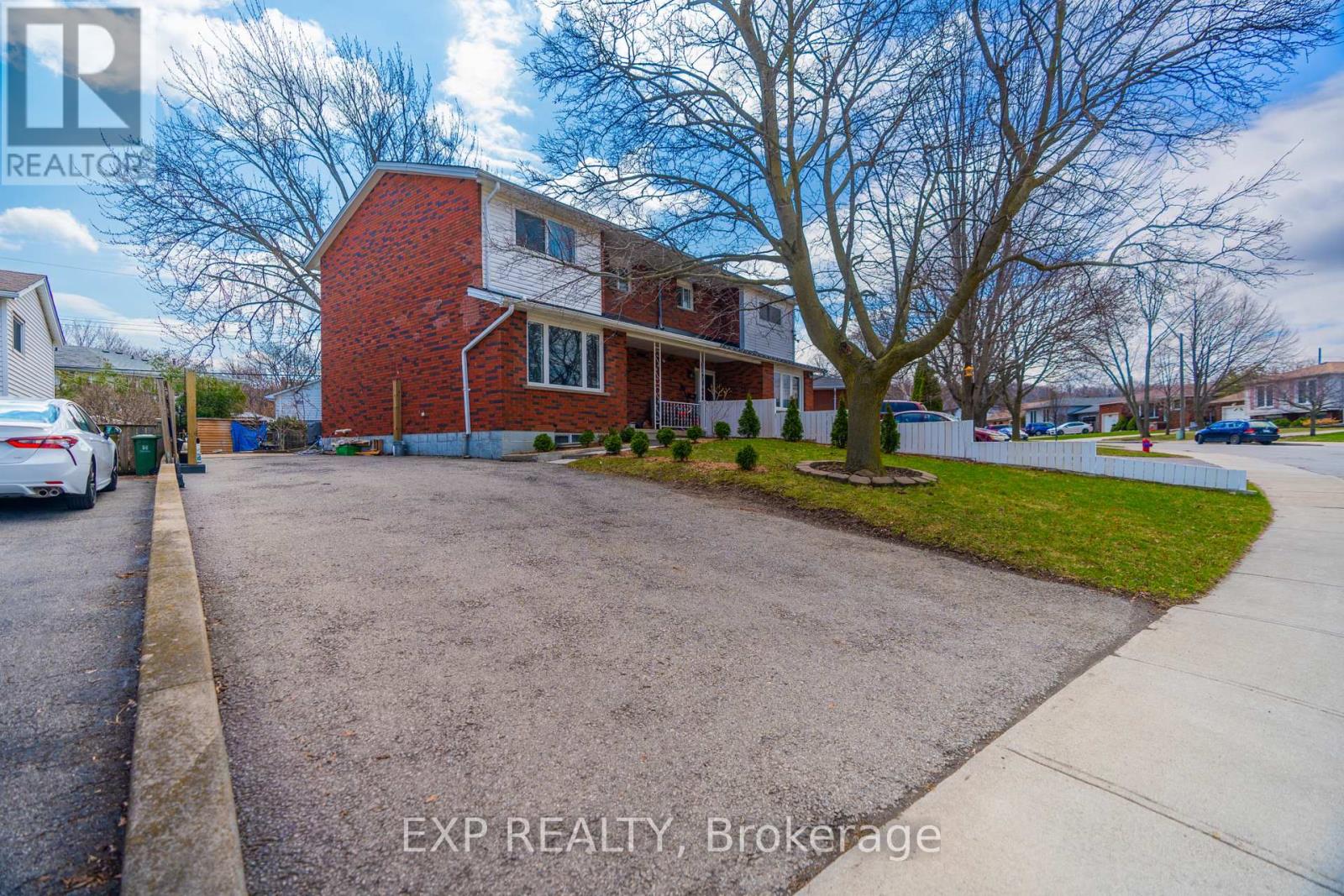 217 St Andrews Drive, Hamilton, Ontario  L8K 5K2 - Photo 2 - X12974774