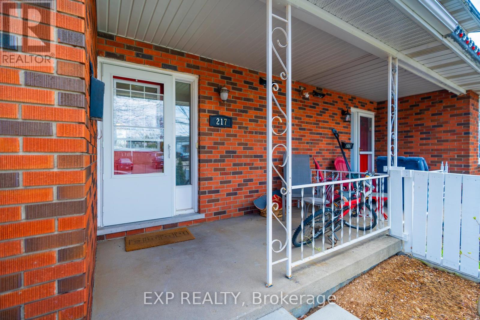 217 St Andrews Drive, Hamilton, Ontario  L8K 5K2 - Photo 4 - X12974774