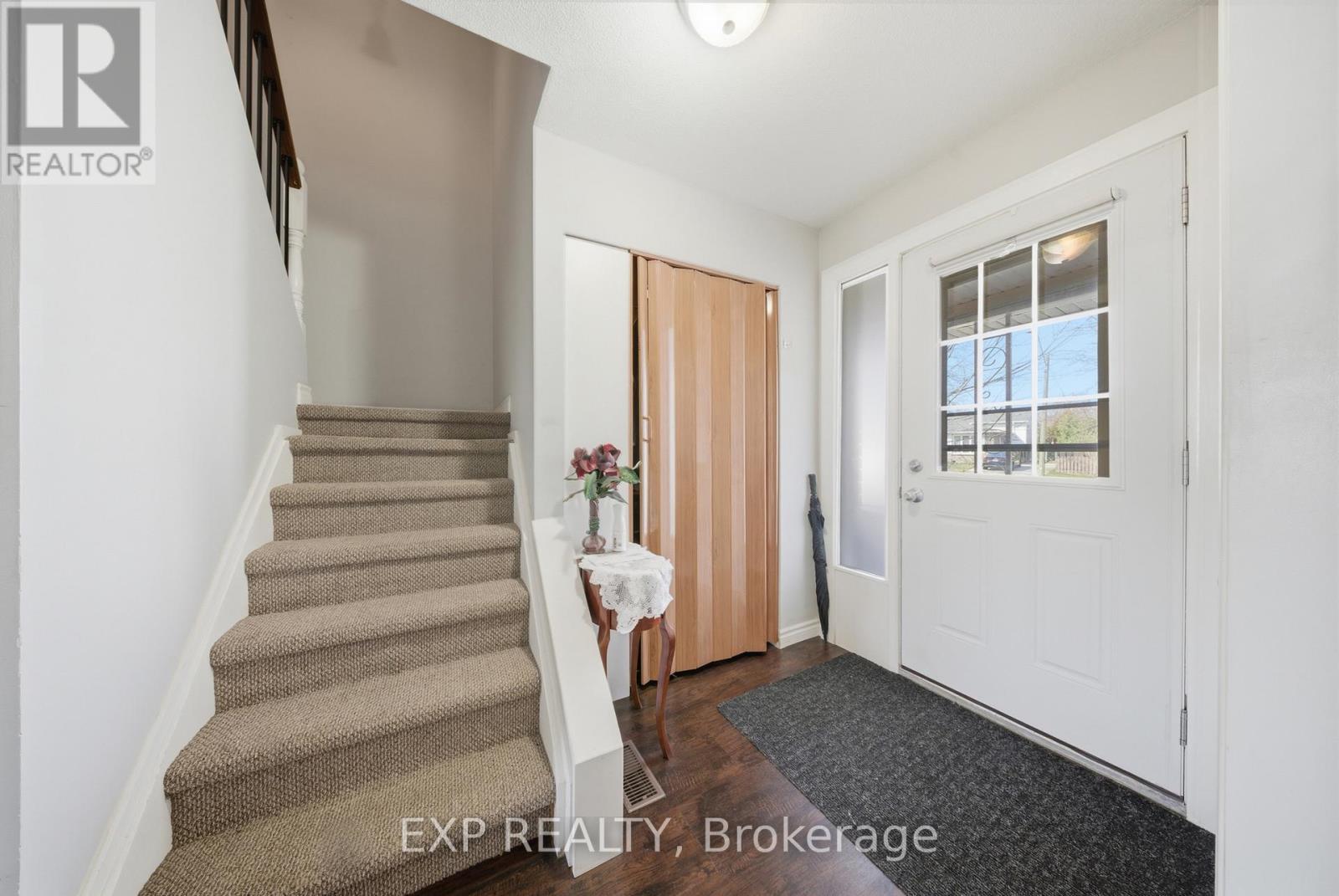 217 St Andrews Drive, Hamilton, Ontario  L8K 5K2 - Photo 5 - X12974774