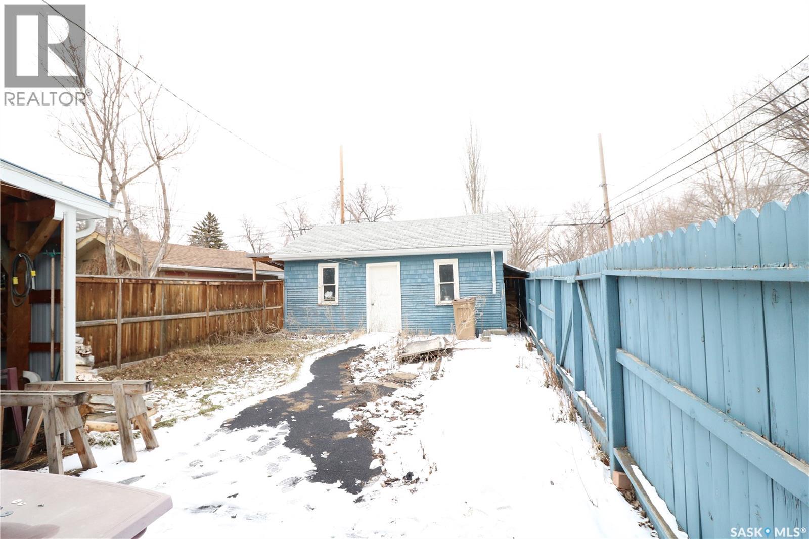 2355 Wallace Street, Regina, Saskatchewan  S4N 4B1 - Photo 3 - SK032413