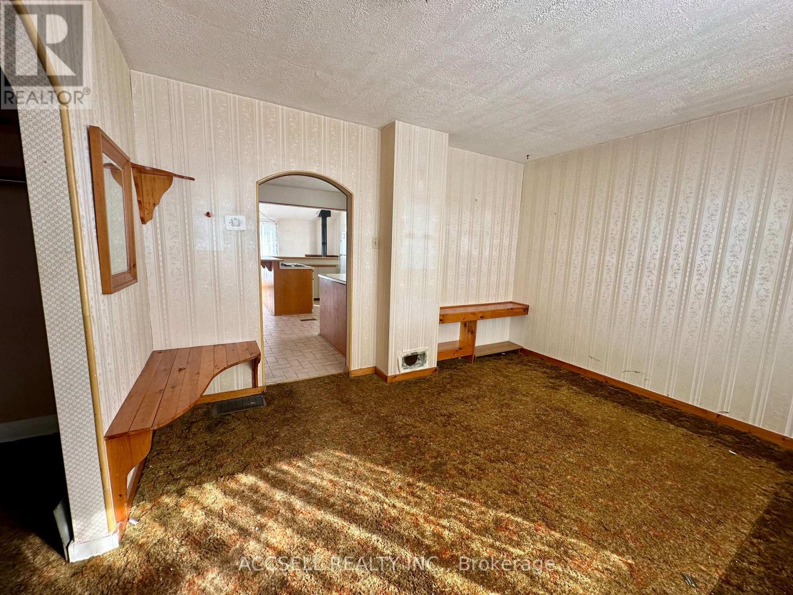 18627 Hurontario Street, Caledon, Ontario  L7K 0X9 - Photo 12 - W12826496