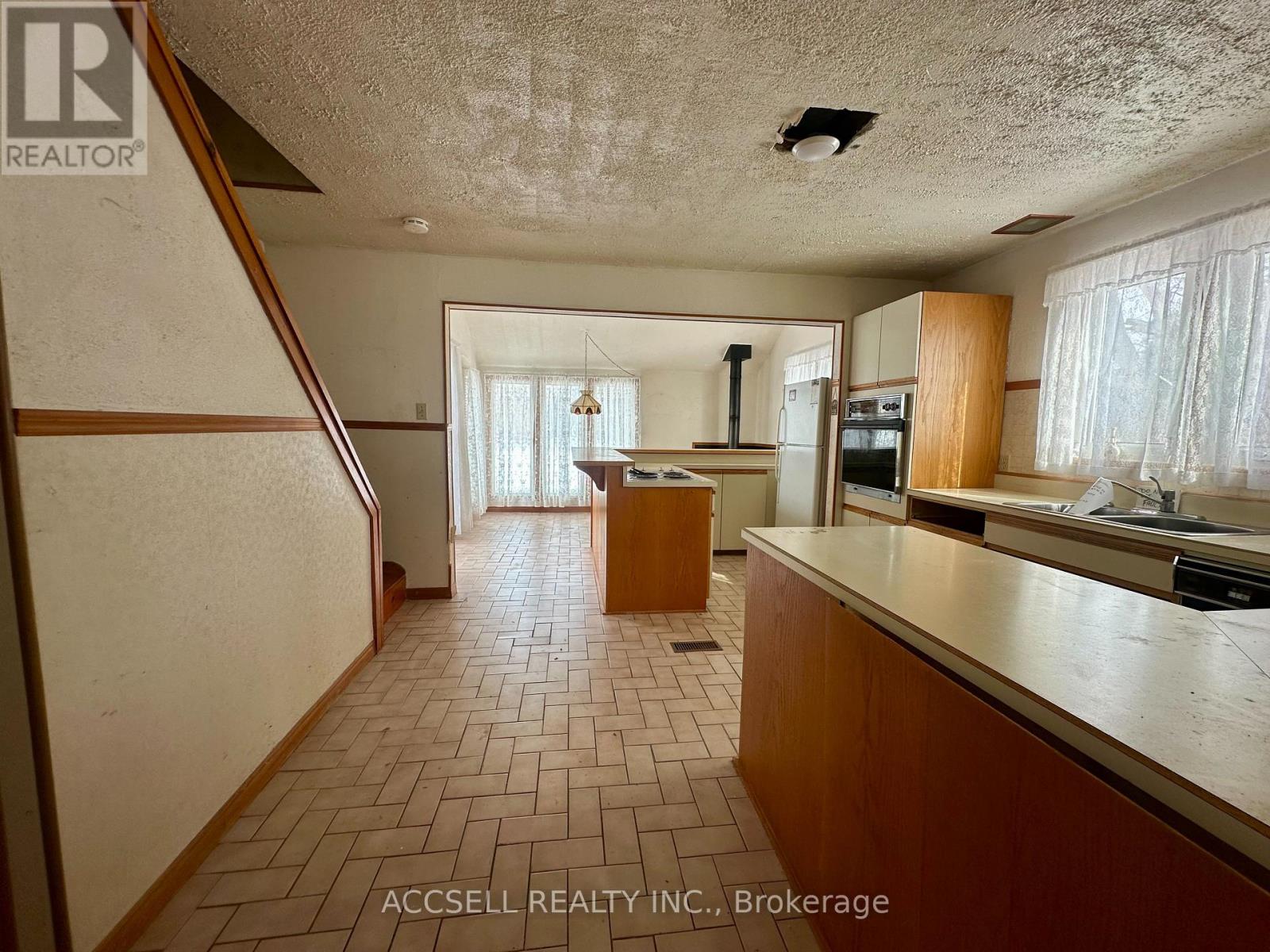 18627 Hurontario Street, Caledon, Ontario  L7K 0X9 - Photo 13 - W12826496