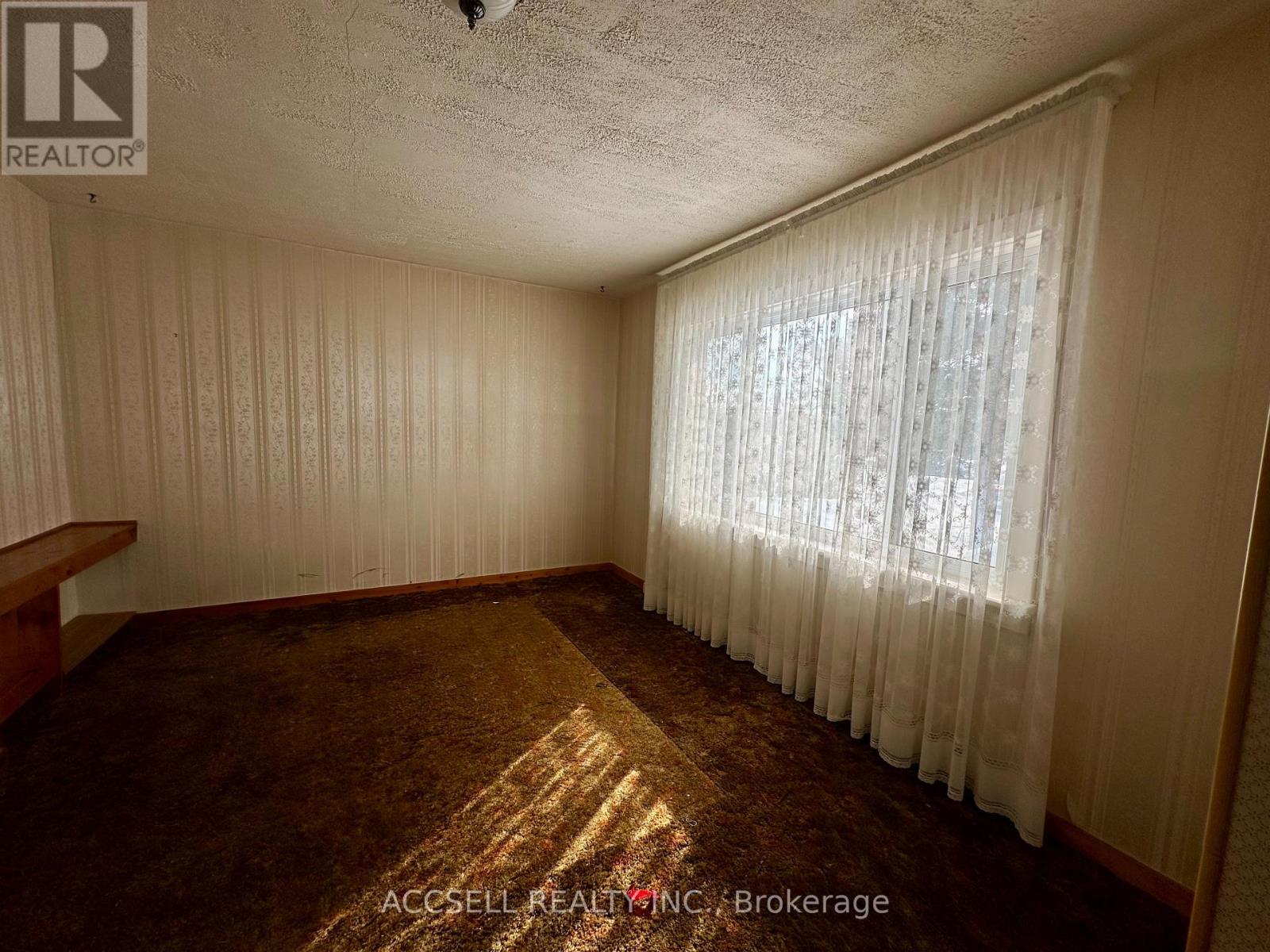 18627 Hurontario Street, Caledon, Ontario  L7K 0X9 - Photo 11 - W12826496