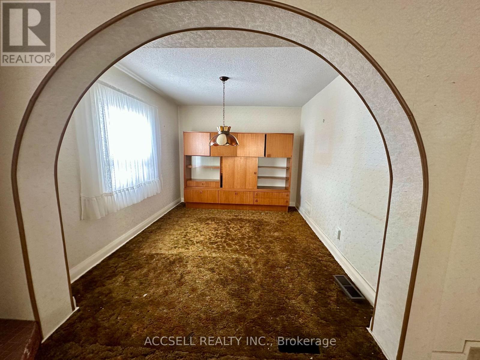 18627 Hurontario Street, Caledon, Ontario  L7K 0X9 - Photo 8 - W12826496