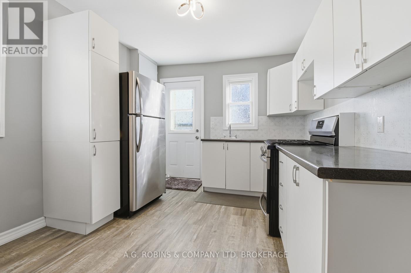 37 Mcnaughton Road, Welland, Ontario  L3B 2R4 - Photo 11 - X12719696