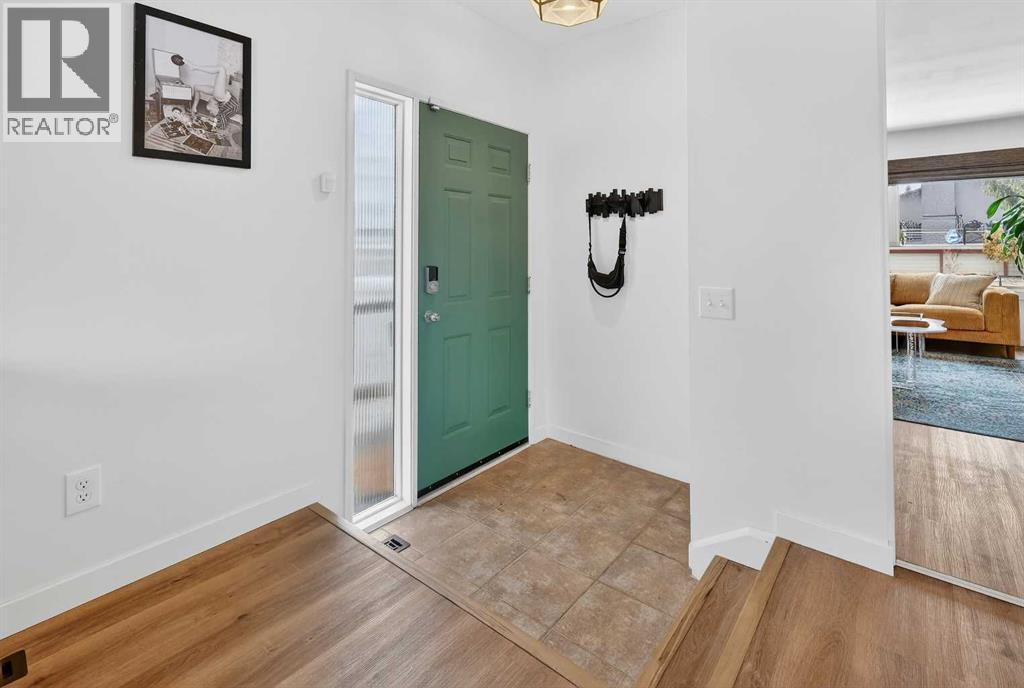 584 Woodhill Place SW, Calgary, Alberta  T2W 3L5 - Photo 2 - A2298867