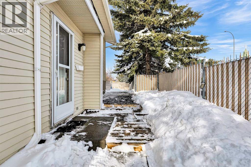 295 Edgepark Boulevard NW, Calgary, Alberta  T3A 4K4 - Photo 3 - A2299848