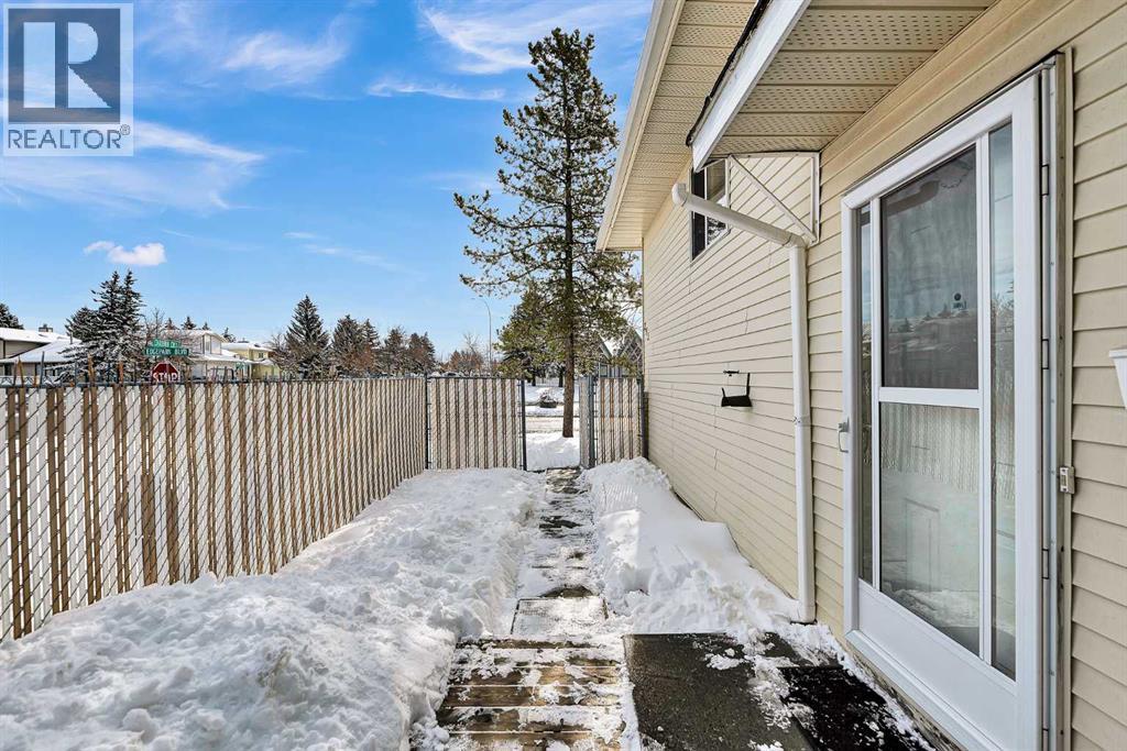295 Edgepark Boulevard NW, Calgary, Alberta  T3A 4K4 - Photo 4 - A2299848